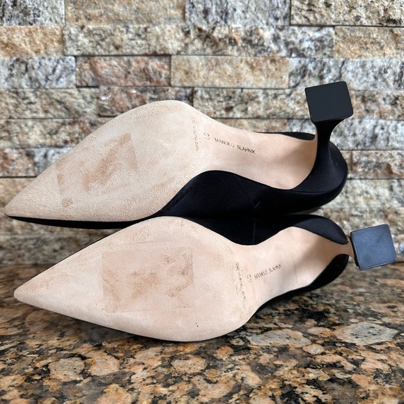 Manolo Blahnik
Cantita 90 Embellished Buckle Satin Booties - Picture 8 of 9